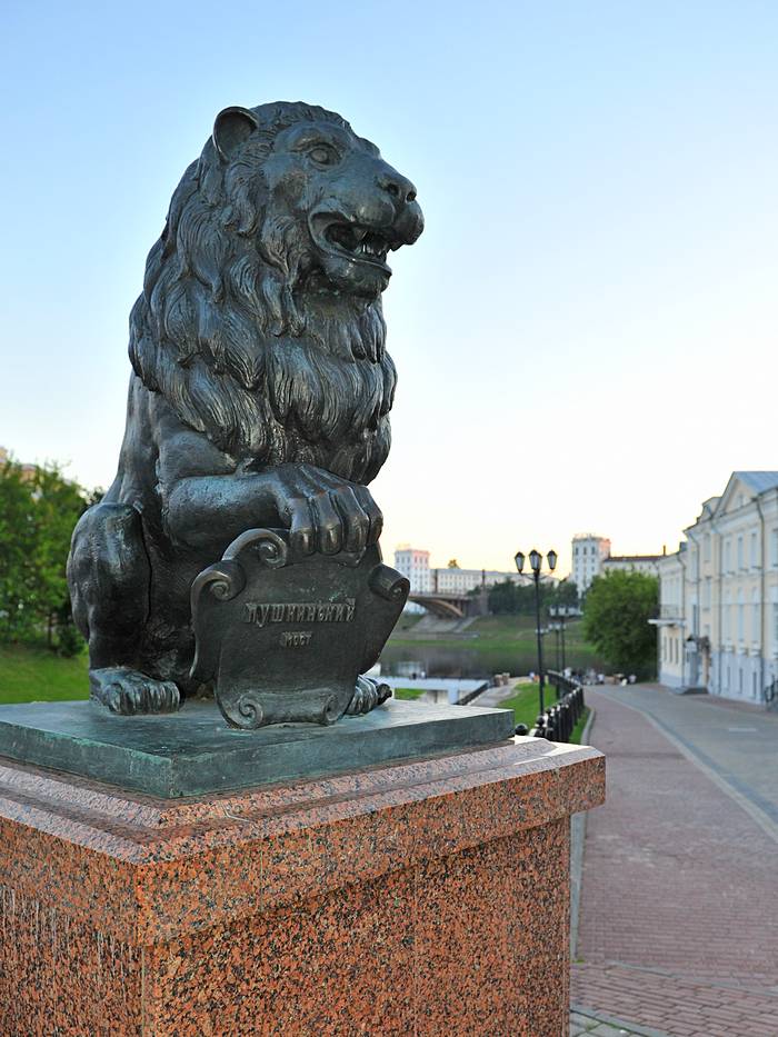 лев