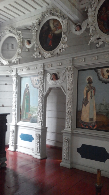 внутри церкви