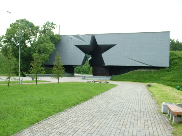 Вход в мемориальный комплекс