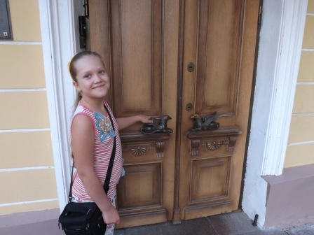Вход в дом губернатора.